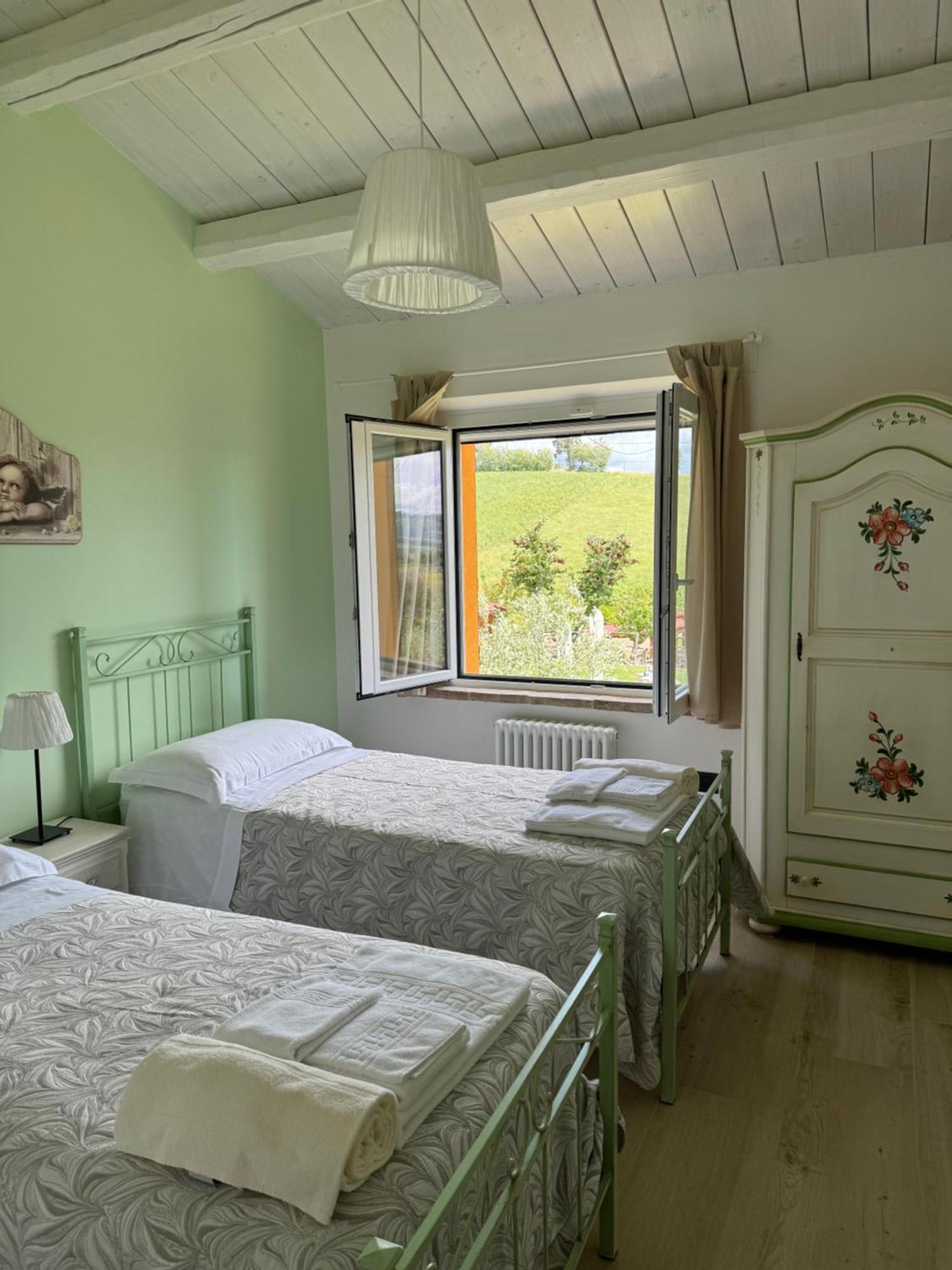 Montenovo Country House Ostra Vetere 객실 사진